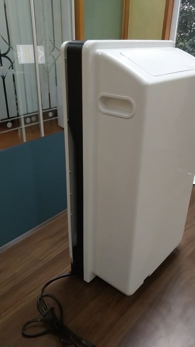 uvc 120Wは白いhepaの芳香剤のクリーン エアーの浄化機械5をワイヤーで縛った